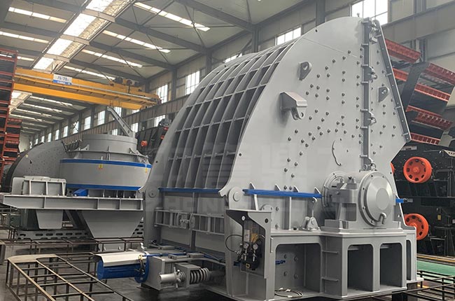 錘式破碎機(jī)側(cè)視圖