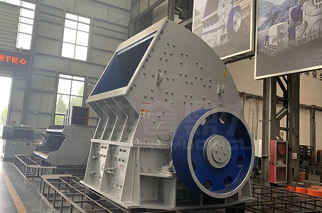 錘式破碎機(jī)側(cè)視圖