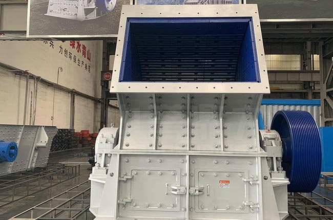錘式破碎機(jī)主視圖