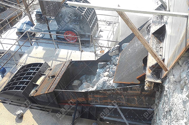 時(shí)產(chǎn)300噸錘式破碎機(jī)