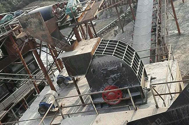 時(shí)產(chǎn)2500噸錘式破碎機(jī)