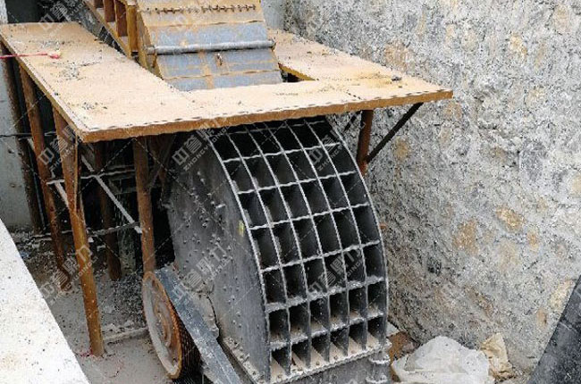 日產(chǎn)200噸錘式破碎機