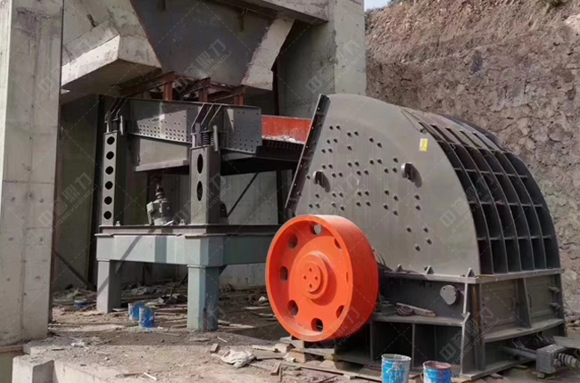 日產2000噸錘式破碎機