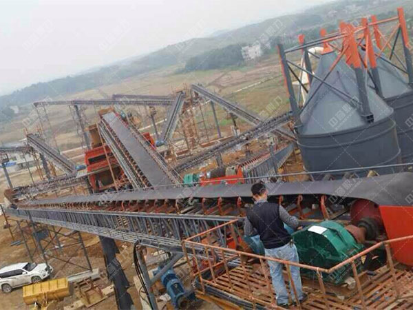 膠帶輸送機(jī)